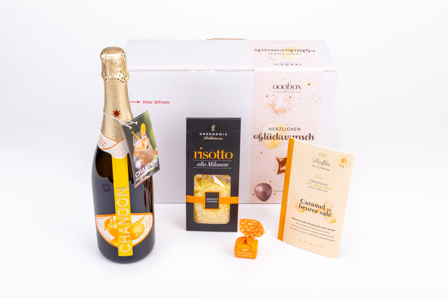 Geschenkbox "Aber sowas von Glückwunsch" mit Chandon Garden Spritz und anderen Köstlichkeiten - ooobox