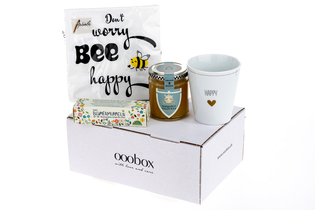 Geschenkbox Bee happy mit tollem Honig, Blumenmurmeln und Becher - ooobox