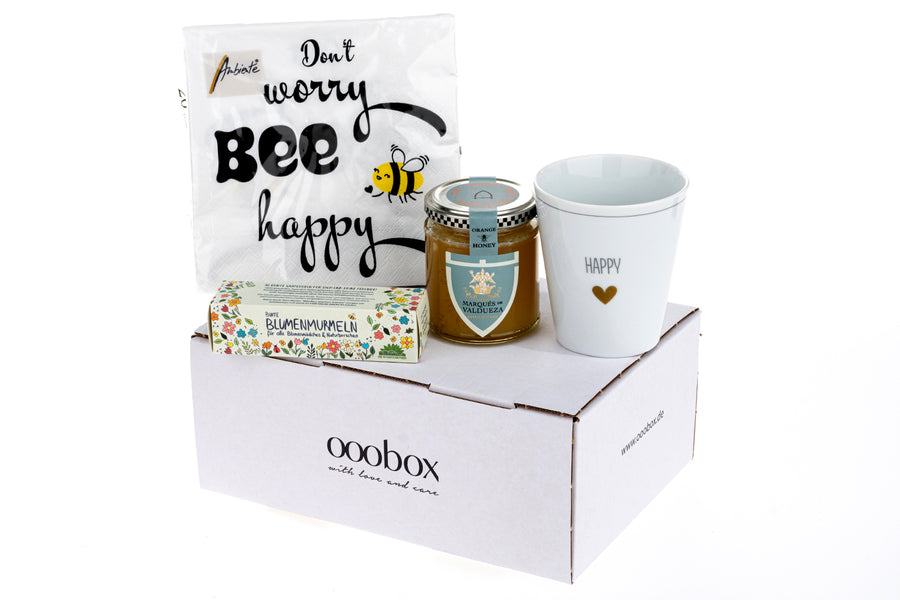 Geschenkbox Bee happy mit tollem Honig, Blumenmurmeln und Becher - ooobox