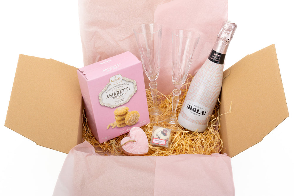 Geschenkbox Prickeln für Zwei mit Cava, Badekugel und Schokolade - ooobox
