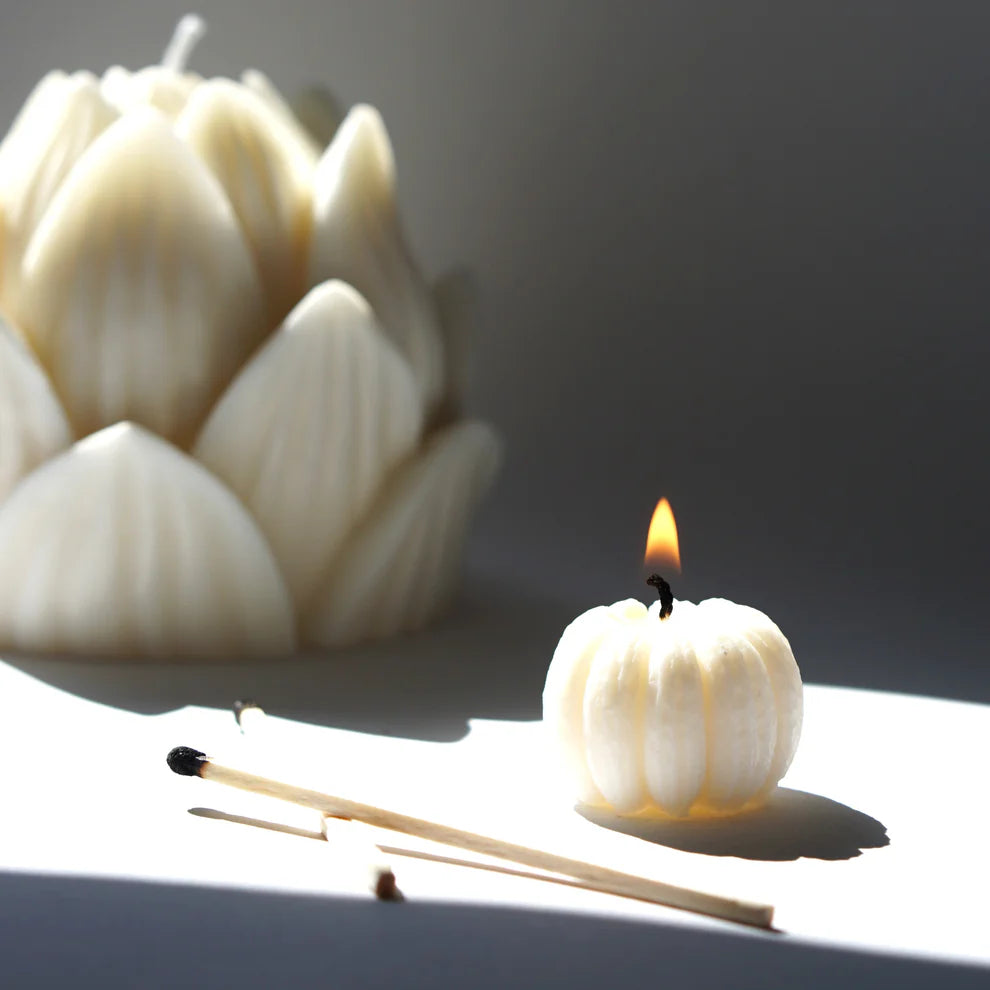 Handgemachte Kürbiskerze für die Herbstdeko