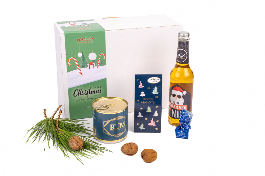 Weihnachts-Geschenkbox "Wir schenken uns nichts" mit Bier, Kuchen und Sweets - ooobox