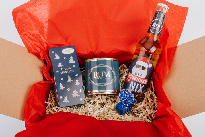 Weihnachts-Geschenkbox "Wir schenken uns nichts" mit Bier, Kuchen und Sweets - ooobox