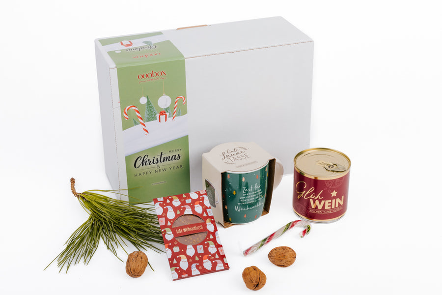 Weihnachts-Geschenkbox "Xmas GrĂŒĂe" mit Kuchen, Tasse und Schoki - ooobox