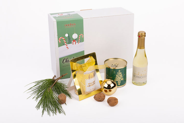Weihnachts-Geschenkbox "Golden Christmas" mit Kuchen, Sekt und Kerze - ooobox