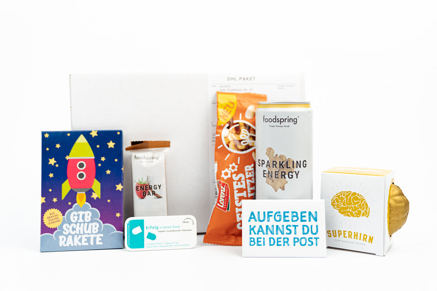 Geschenkbox für Prüflinge und Azubis gefüllt mit Studentenfutter, Energiedrink und anderen lustigen Dingen