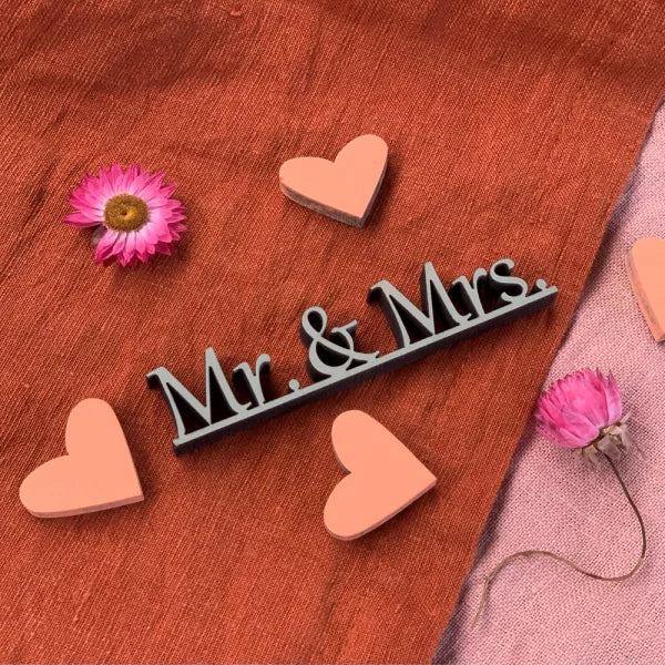 Holz-Schriftzug "Mr. & Mrs." zur Hochzeit - ooobox