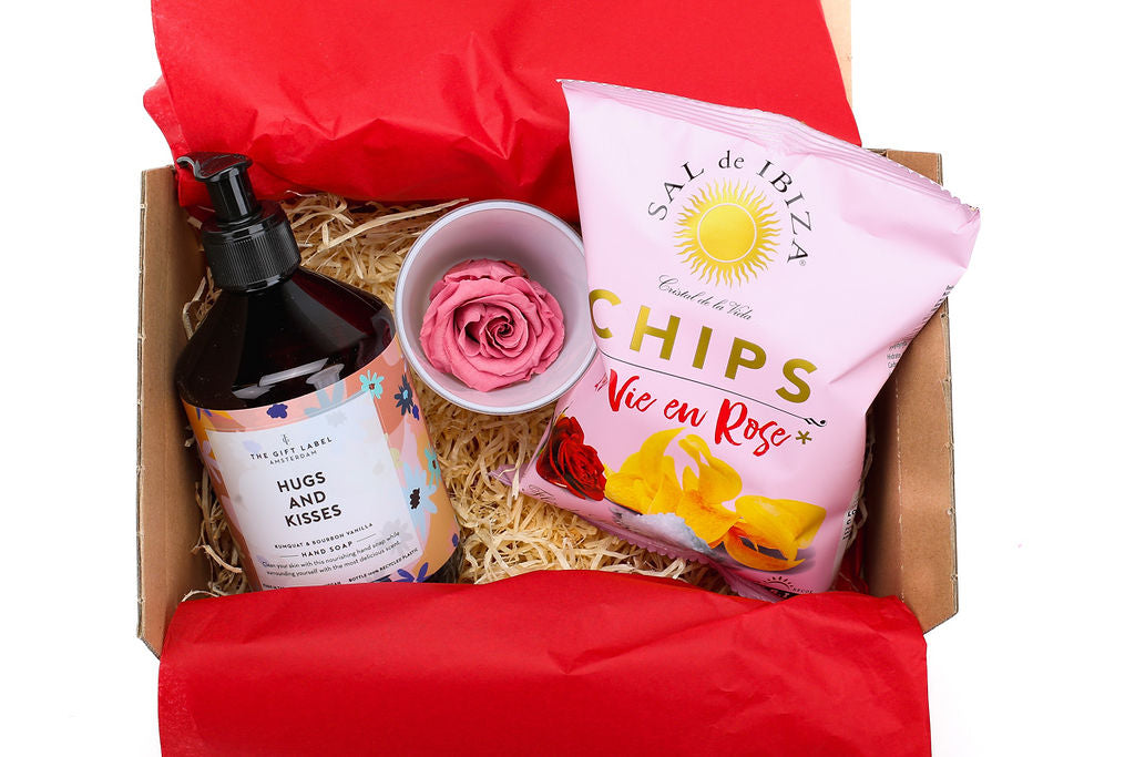 Geschenkbox Hugs and kisses für alle Mamas, Freundinnen und Lieblingsmenschen - ooobox