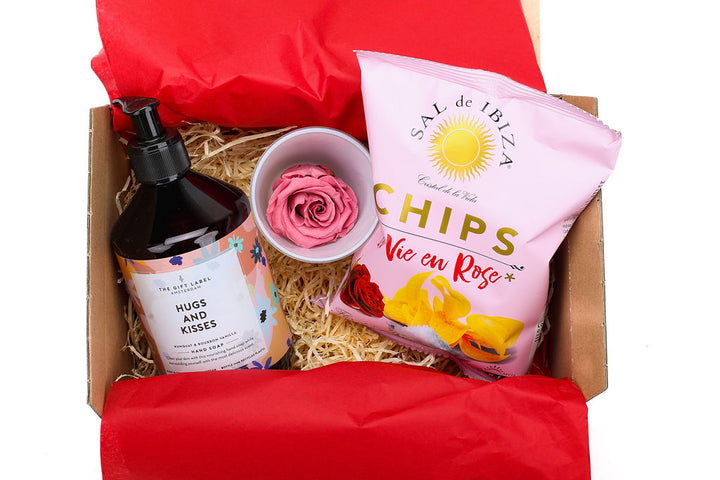 Geschenkbox Hugs and kisses für alle Mamas, Freundinnen und Lieblingsmenschen - ooobox