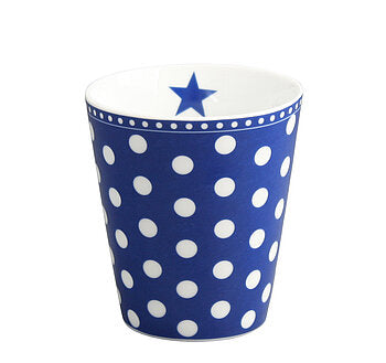 becher in blau mit weißen punkten