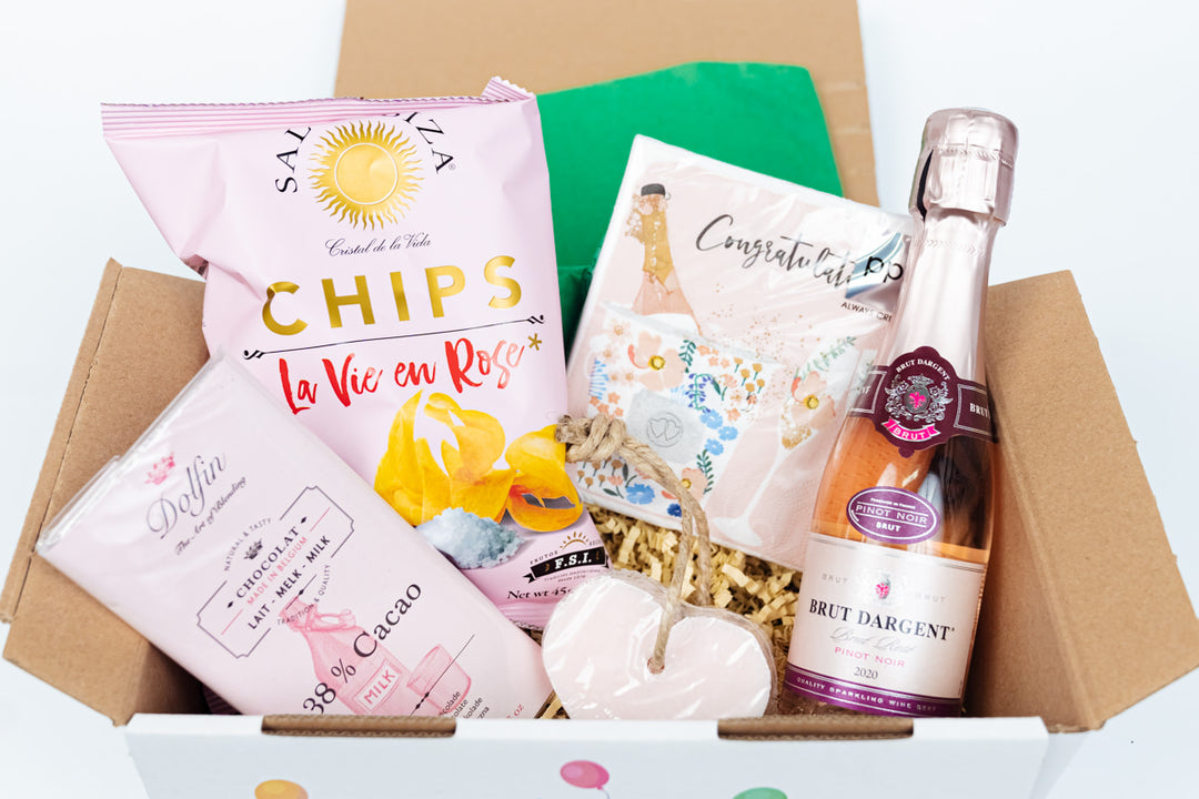 Geschenkbox zum Geburtstag mit Chips, Sekt, Schokolade, Seife alles in rosa