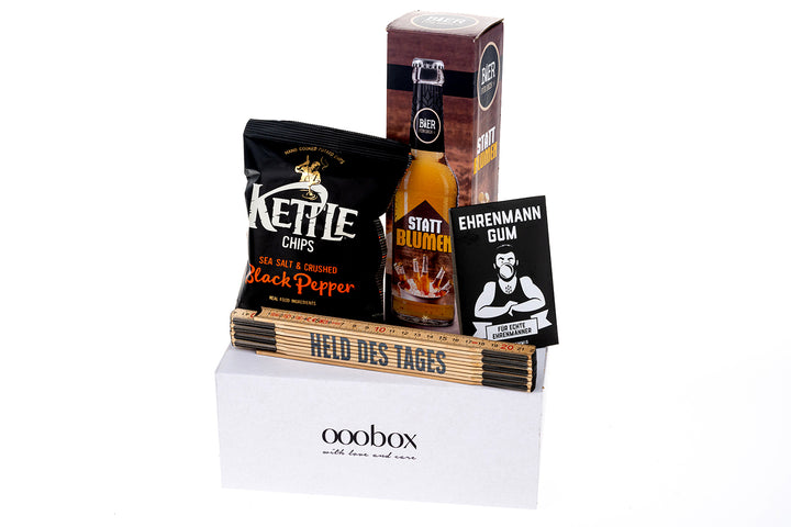 Geschenkbox zum  Geburtstag für Männer mit Bier, Zollstock, Chips  und Ehrenmann  Kaugummi