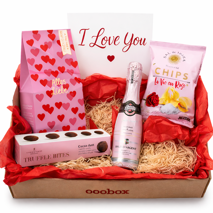 Geschenkbox I love you mit Sekt, Trüffeln und anderen Leckereien