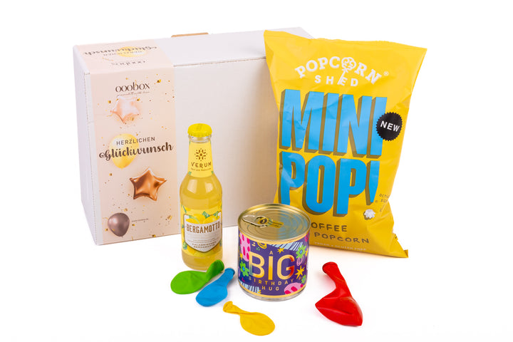 Geschenkbox Happy Birthday & all the best mit Kuchen, Limonade und Popcorn