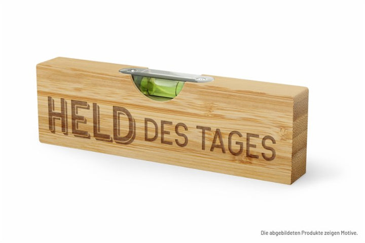 Wasserwaage und Flaschenöffner Held des Tages