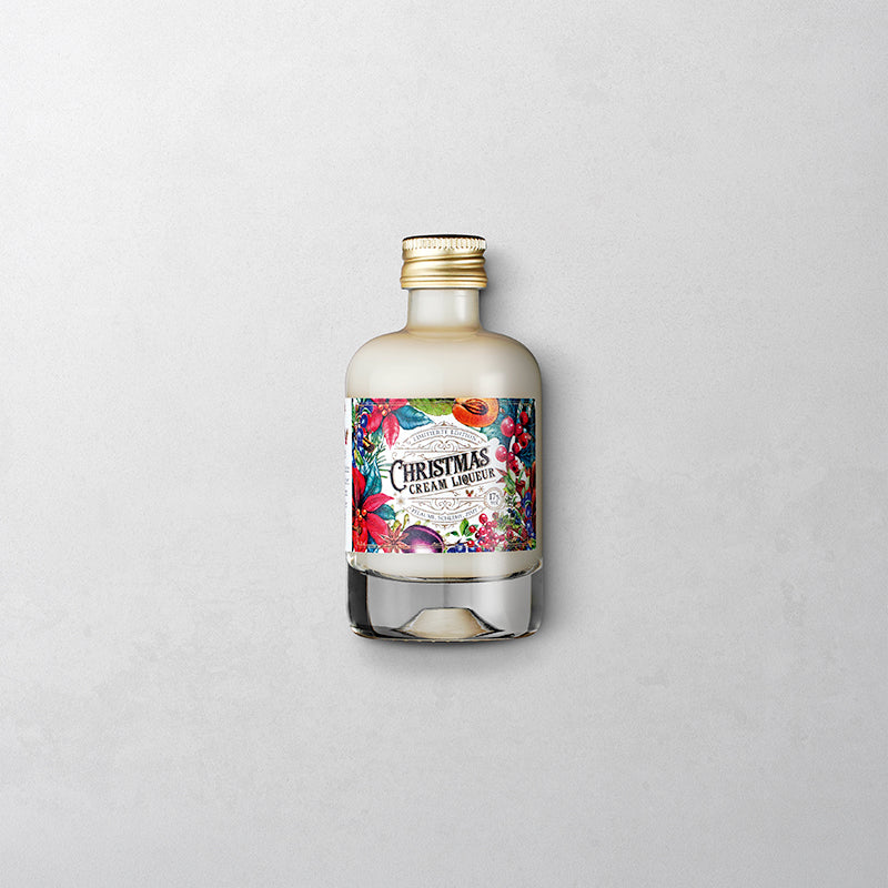 Kleine Weihnachtsüberraschung – Likör, Geschirrtuch & Backausstecher als versandfertige Geschenkidee