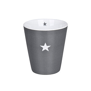 Becher in grau mit weißem Stern mit von Krasilnikoff - ooobox